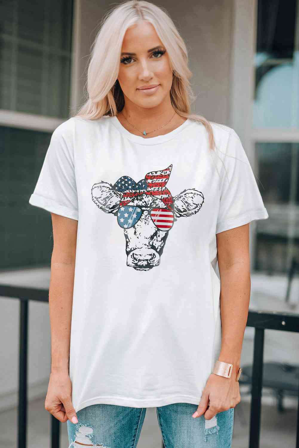 Camiseta de manga corta con estampado de vaca y bandera de EE. UU.