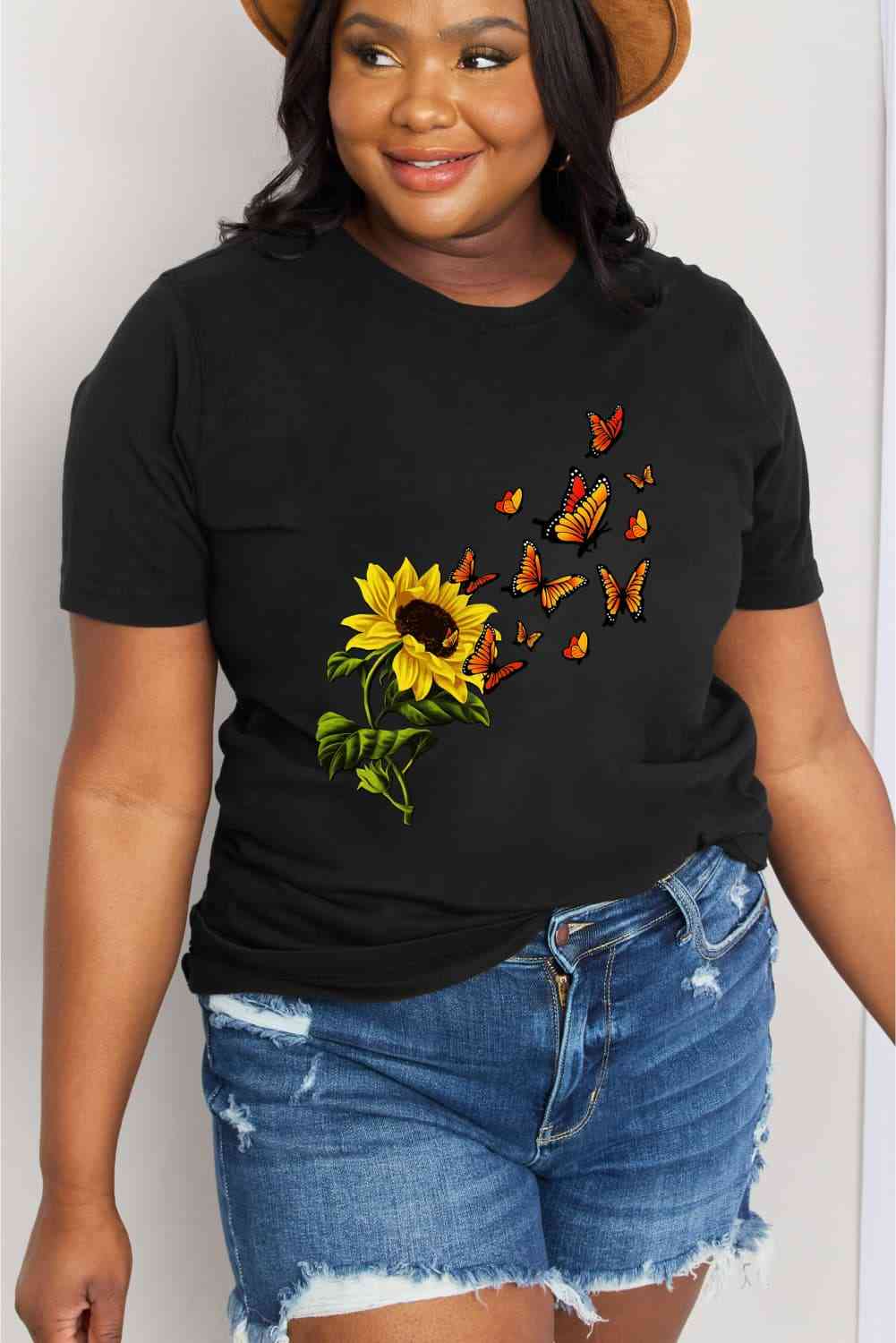 Camiseta de algodón con estampado de mariposas y girasoles de tamaño completo de Simply Love