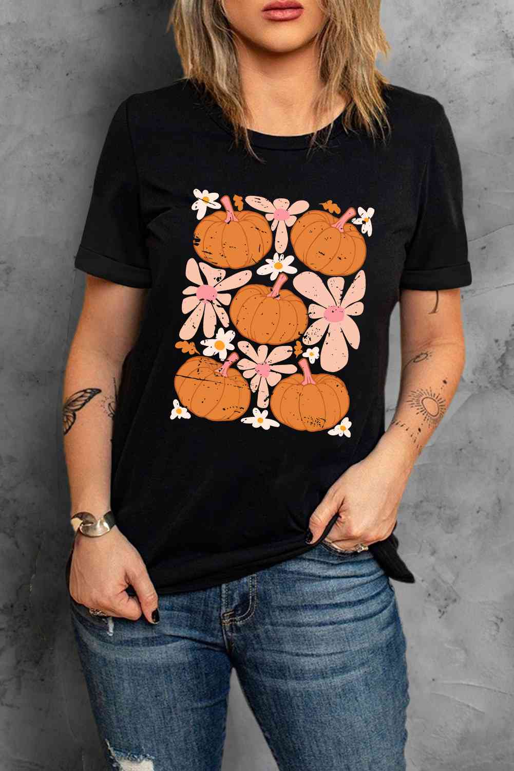 Camiseta con estampado de calabaza y manga corta con cuello redondo