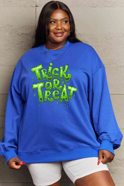 Sudadera con gráfico TRICK OR TREAT de tamaño completo de Simply Love