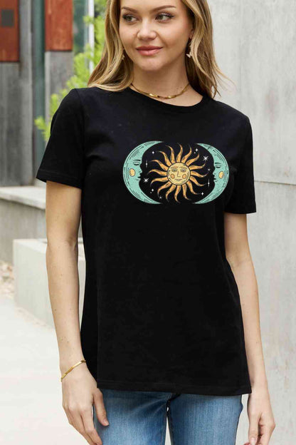 Camiseta de algodón con estampado de sol y luna de tamaño completo de Simply Love