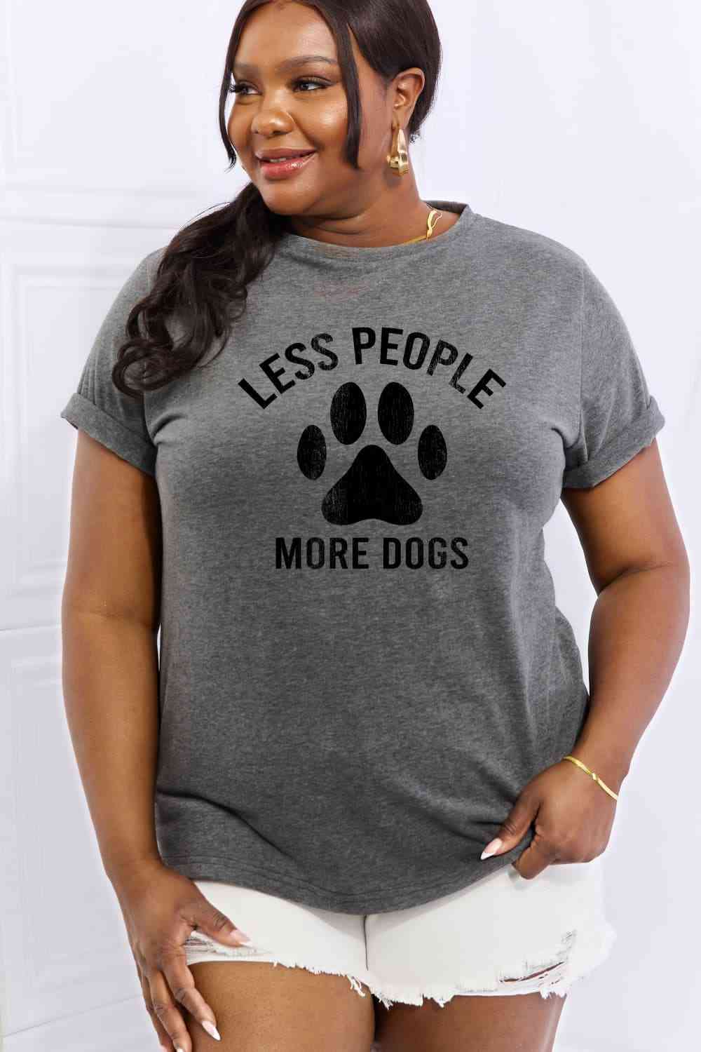 Camiseta de algodón con gráfico de tamaño completo MENOS PERSONAS MÁS PERROS de Simply Love