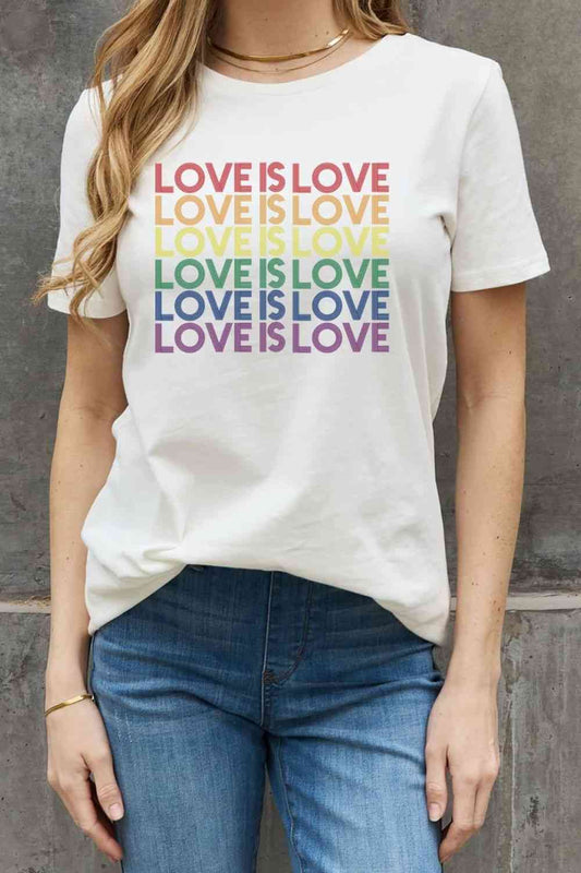 Camiseta de algodón con gráfico LOVE IS LOVE de tamaño completo de Simply Love