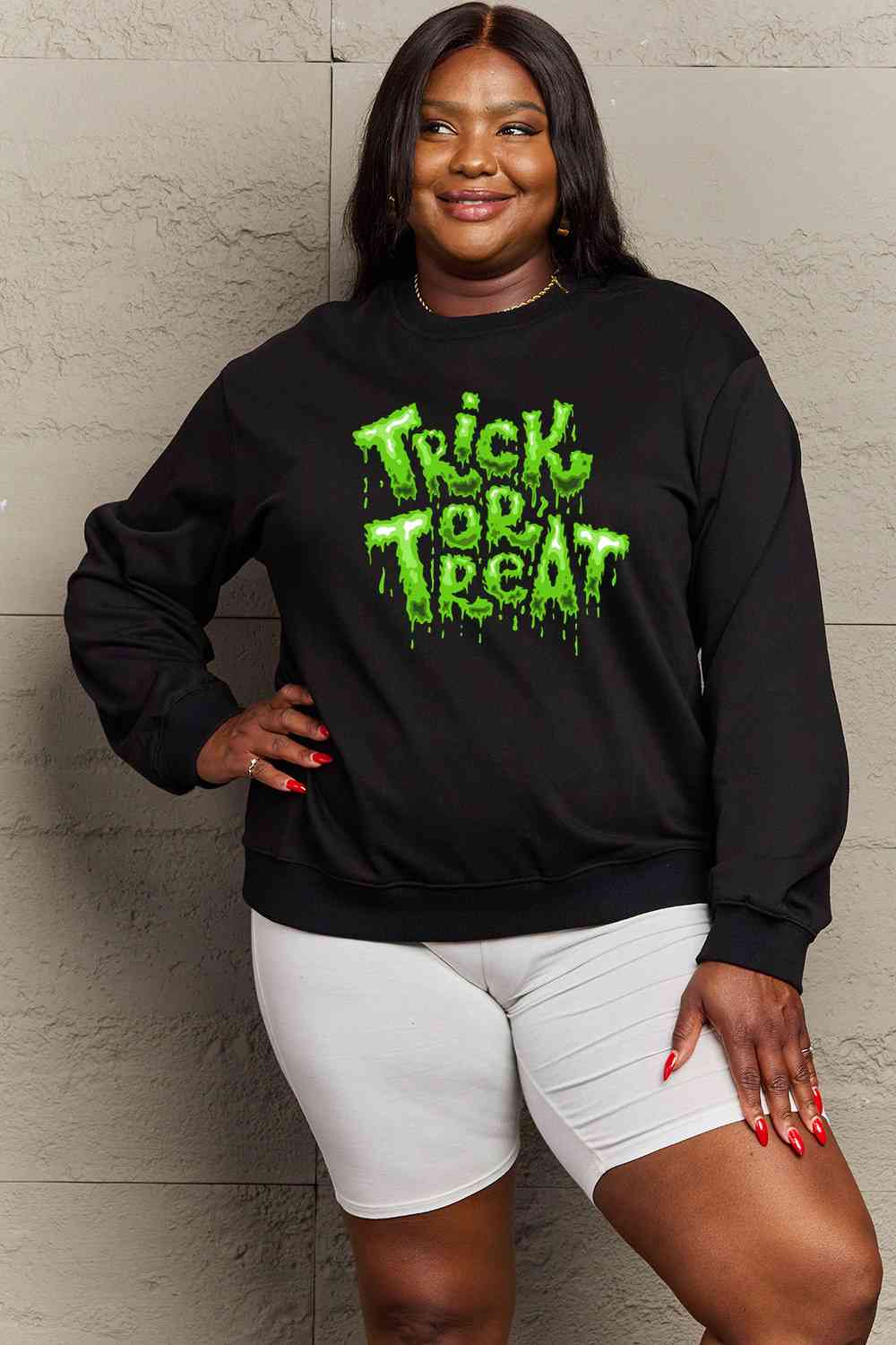 Sudadera con gráfico TRICK OR TREAT de tamaño completo de Simply Love