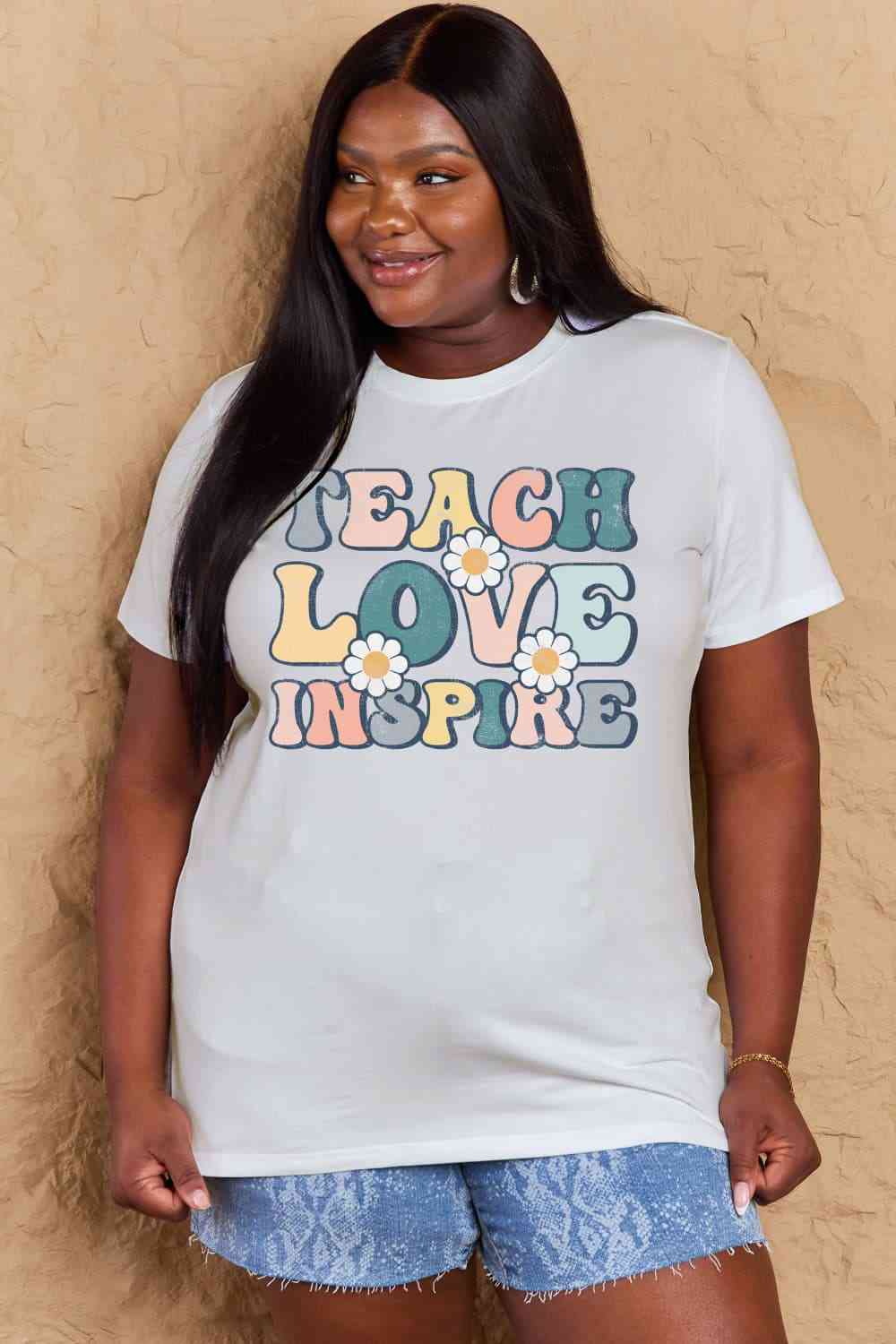 Camiseta de algodón con gráfico TEACH LOVE INSPIRE de talla grande de Simply Love