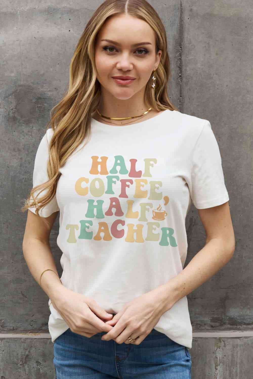 Simply Love フルサイズ HALF COFFEE HALF TEACHER グラフィック コットン T シャツ