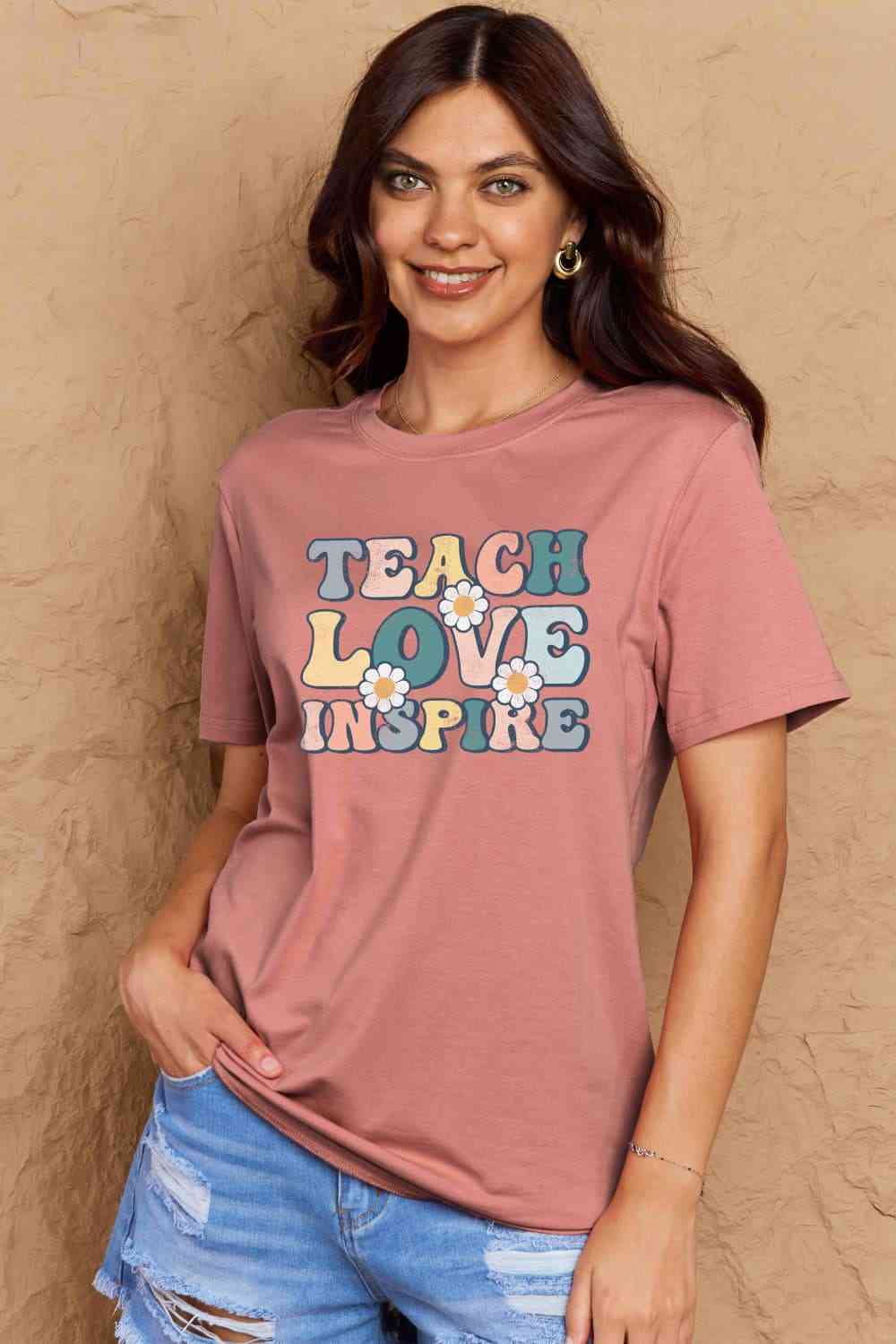 Camiseta de algodón con gráfico TEACH LOVE INSPIRE de talla grande de Simply Love