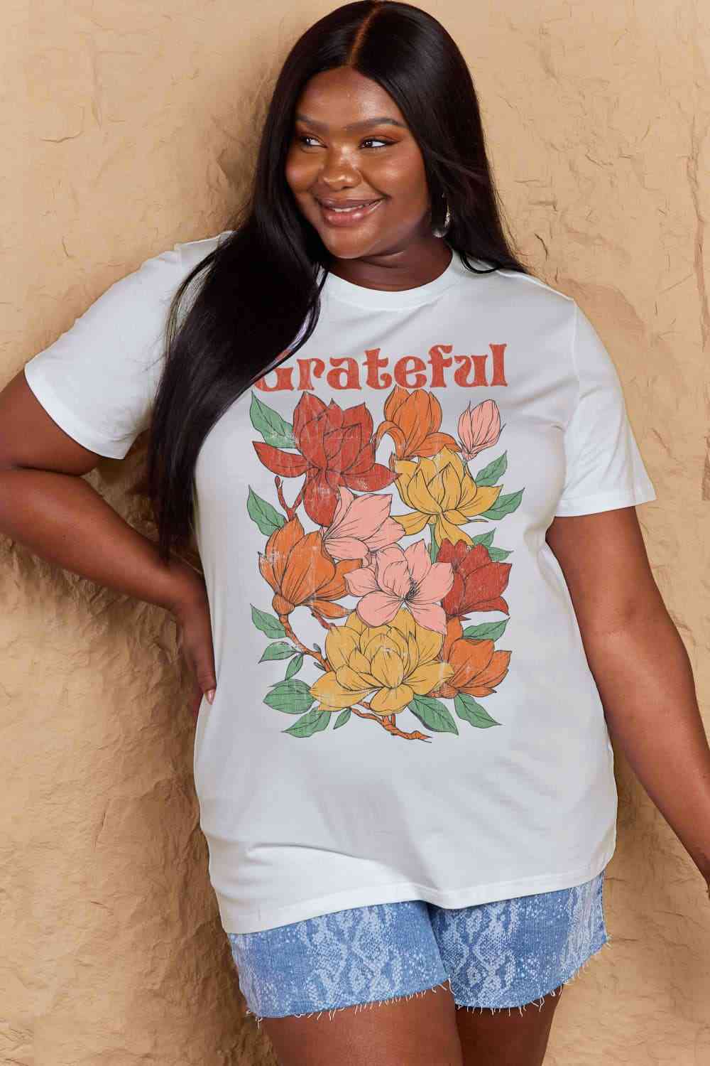 Camiseta de algodón con estampado de flores GRATEFUL de talla grande de Simply Love